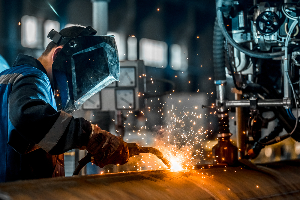 Man,Welds,At,The,Factory